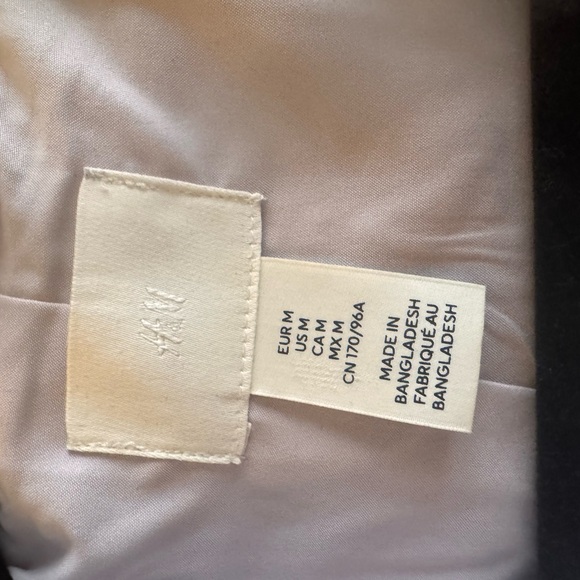 Soft Pink Tailored Blazer with Notched Lapels - Picture 3 of 4